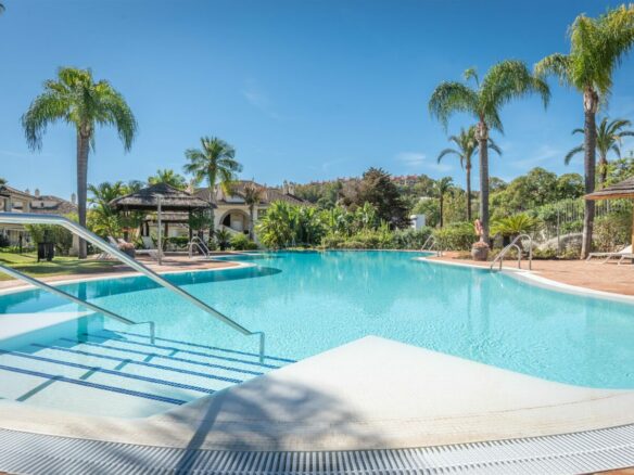 FOR SALE 🏡 Duplex Penthouse in Las Alamandas – Nueva Andalucía, Marbella