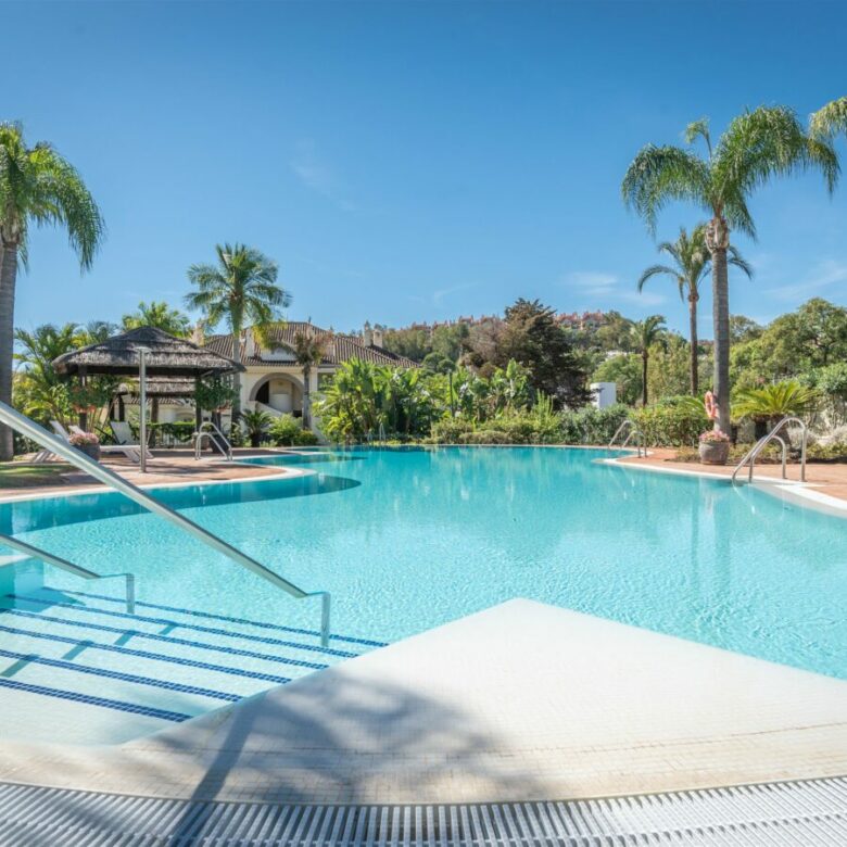 FOR SALE 🏡 Duplex Penthouse in Las Alamandas – Nueva Andalucía, Marbella