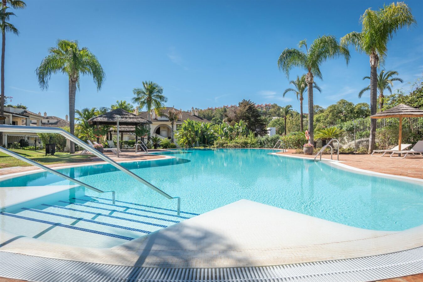 FOR SALE 🏡 Duplex Penthouse in Las Alamandas – Nueva Andalucía, Marbella