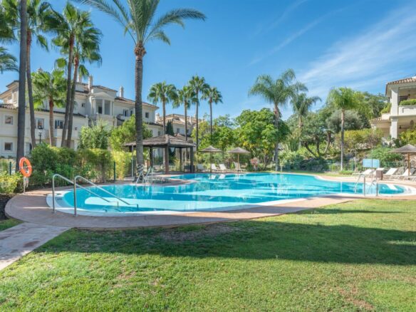 FOR SALE 🏡 Duplex Penthouse in Las Alamandas – Nueva Andalucía, Marbella