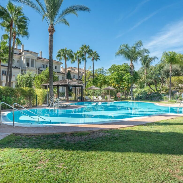 FOR SALE 🏡 Duplex Penthouse in Las Alamandas – Nueva Andalucía, Marbella