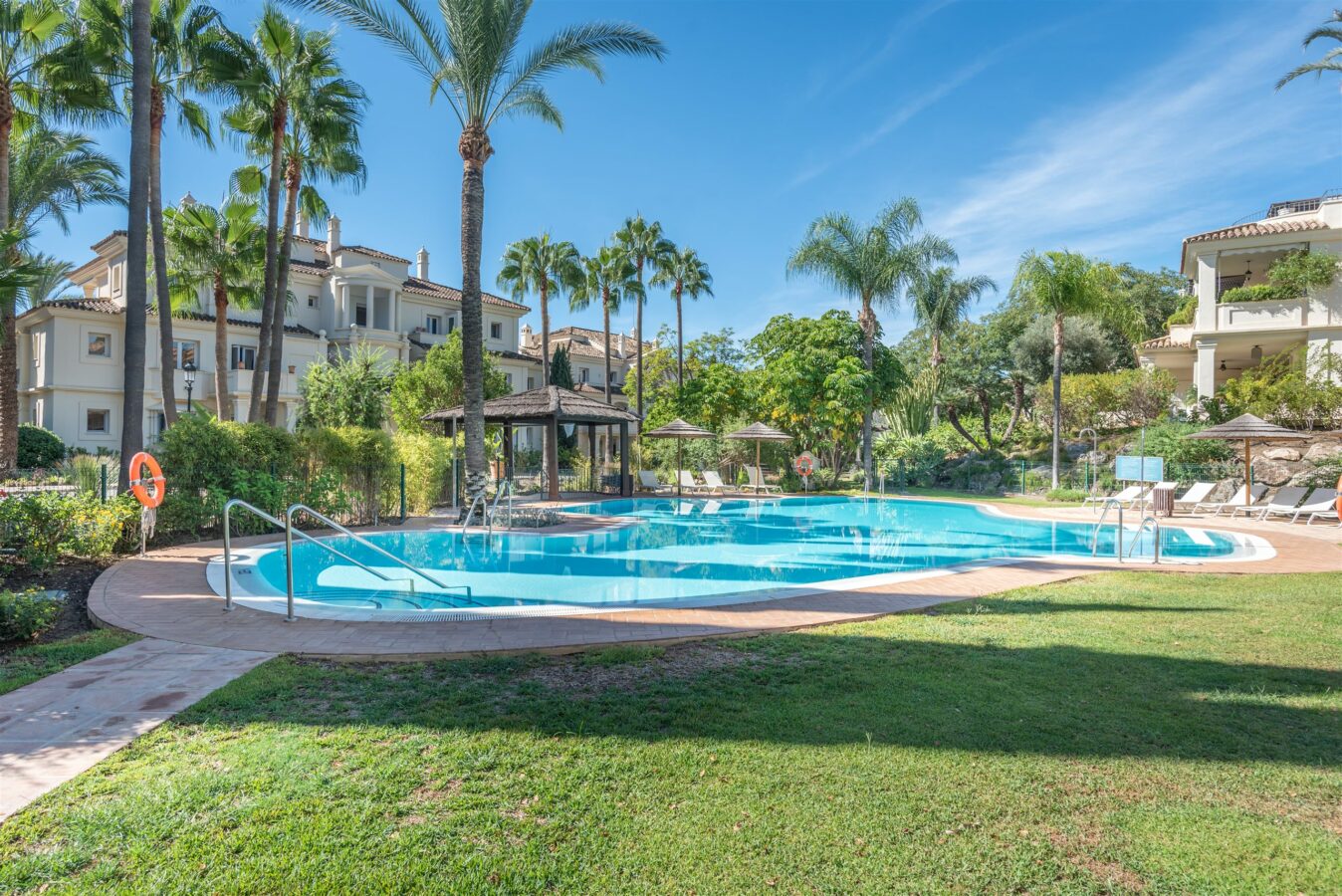 FOR SALE 🏡 Duplex Penthouse in Las Alamandas – Nueva Andalucía, Marbella