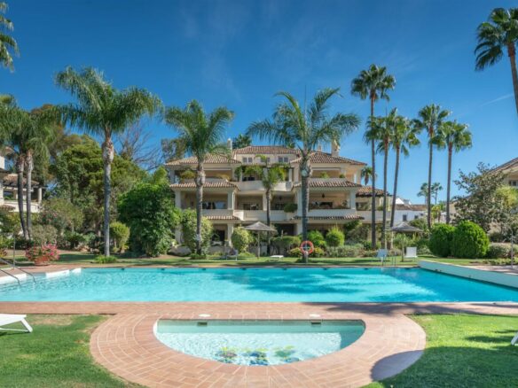 FOR SALE 🏡 Duplex Penthouse in Las Alamandas – Nueva Andalucía, Marbella