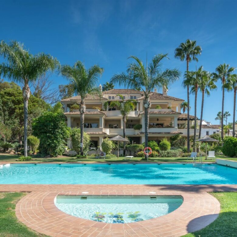 FOR SALE 🏡 Duplex Penthouse in Las Alamandas – Nueva Andalucía, Marbella
