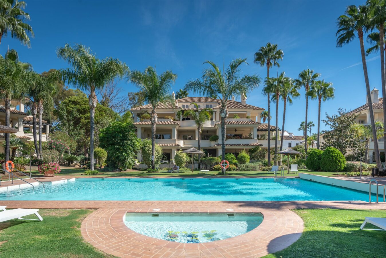FOR SALE 🏡 Duplex Penthouse in Las Alamandas – Nueva Andalucía, Marbella