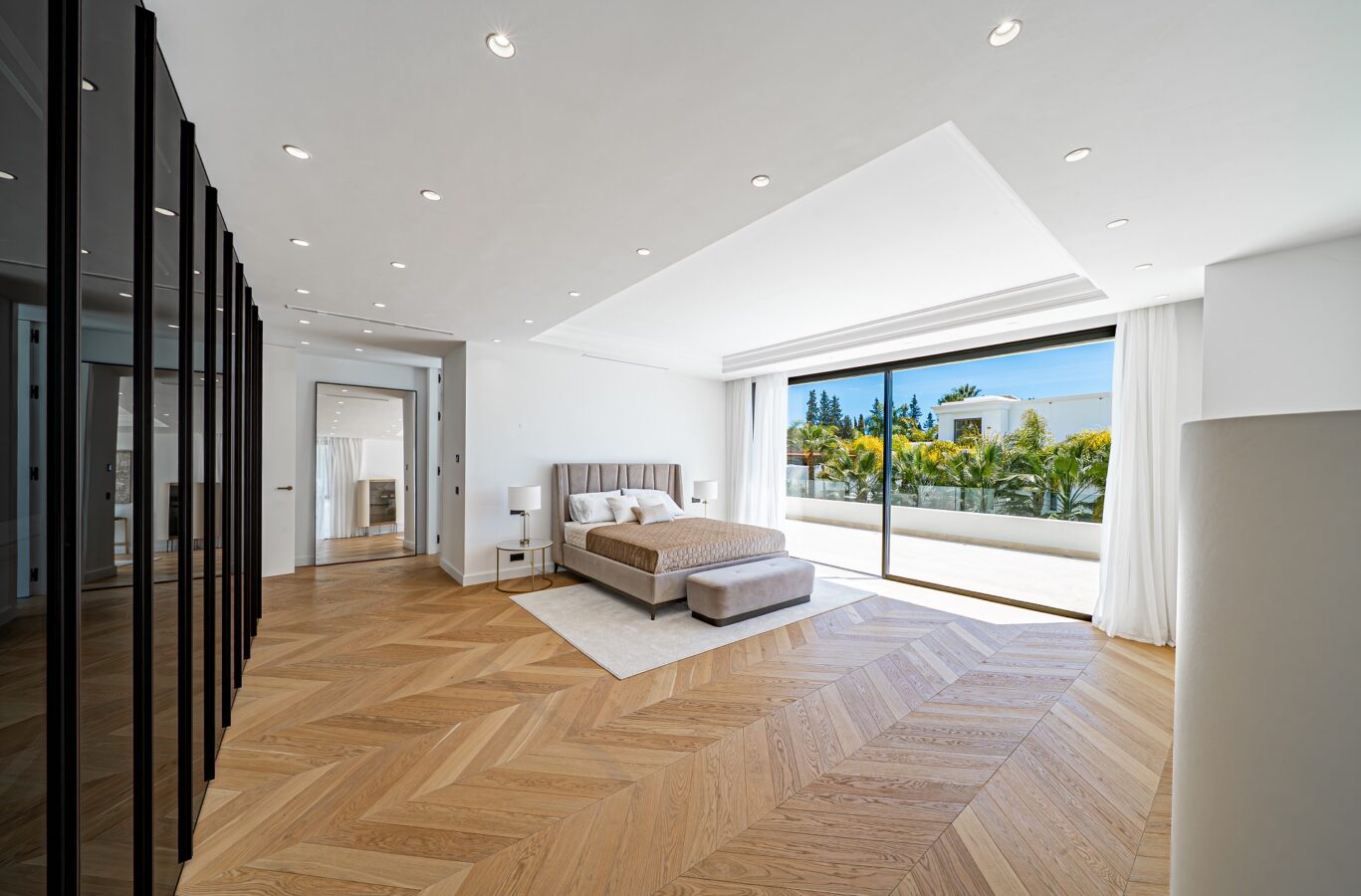 FOR SALE 🏡 Contemporary Six-Bedroom Villas with Saltwater Pools and Rooftop Gyms – Lomas de Marbella Club