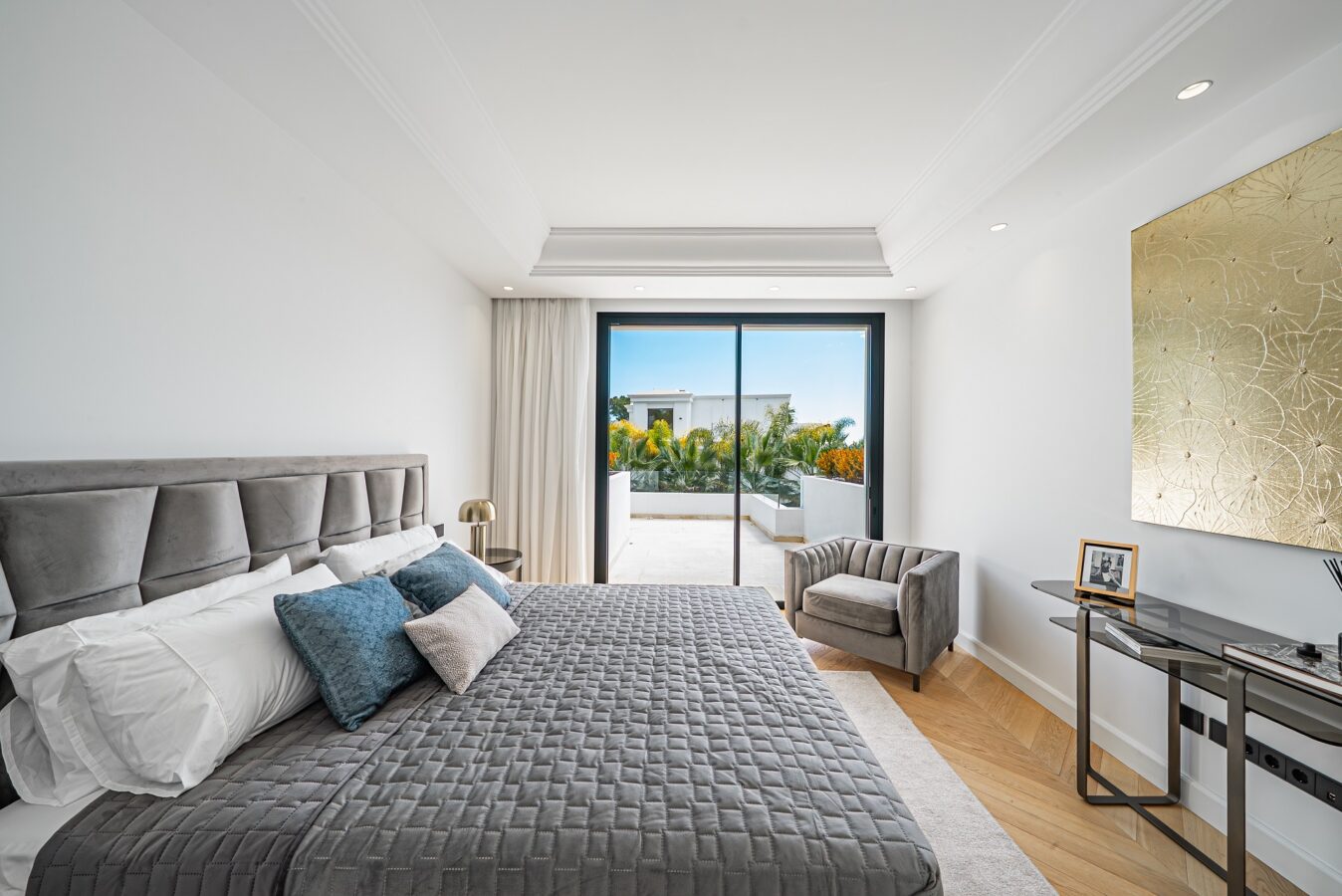 FOR SALE 🏡 Contemporary Six-Bedroom Villas with Saltwater Pools and Rooftop Gyms – Lomas de Marbella Club