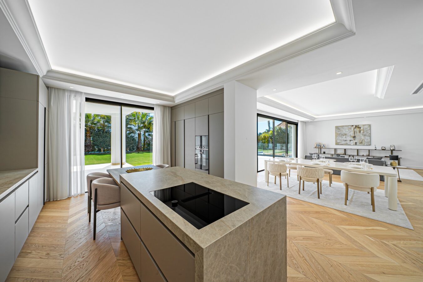 FOR SALE 🏡 Contemporary Six-Bedroom Villas with Saltwater Pools and Rooftop Gyms – Lomas de Marbella Club