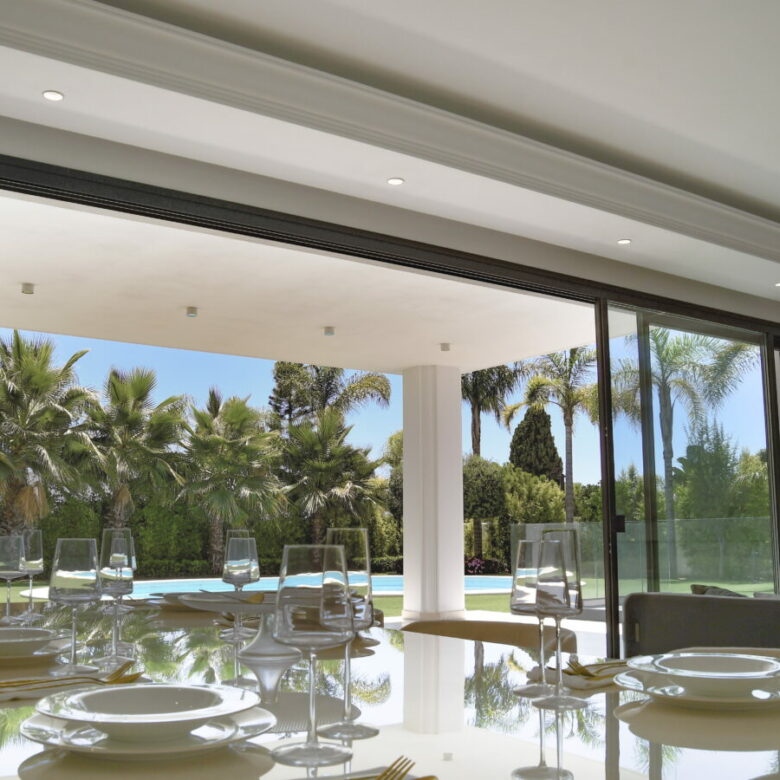 FOR SALE 🏡 Contemporary Six-Bedroom Villas with Saltwater Pools and Rooftop Gyms – Lomas de Marbella Club