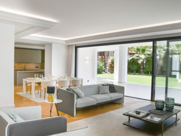 FOR SALE 🏡 Contemporary Six-Bedroom Villas with Saltwater Pools and Rooftop Gyms – Lomas de Marbella Club
