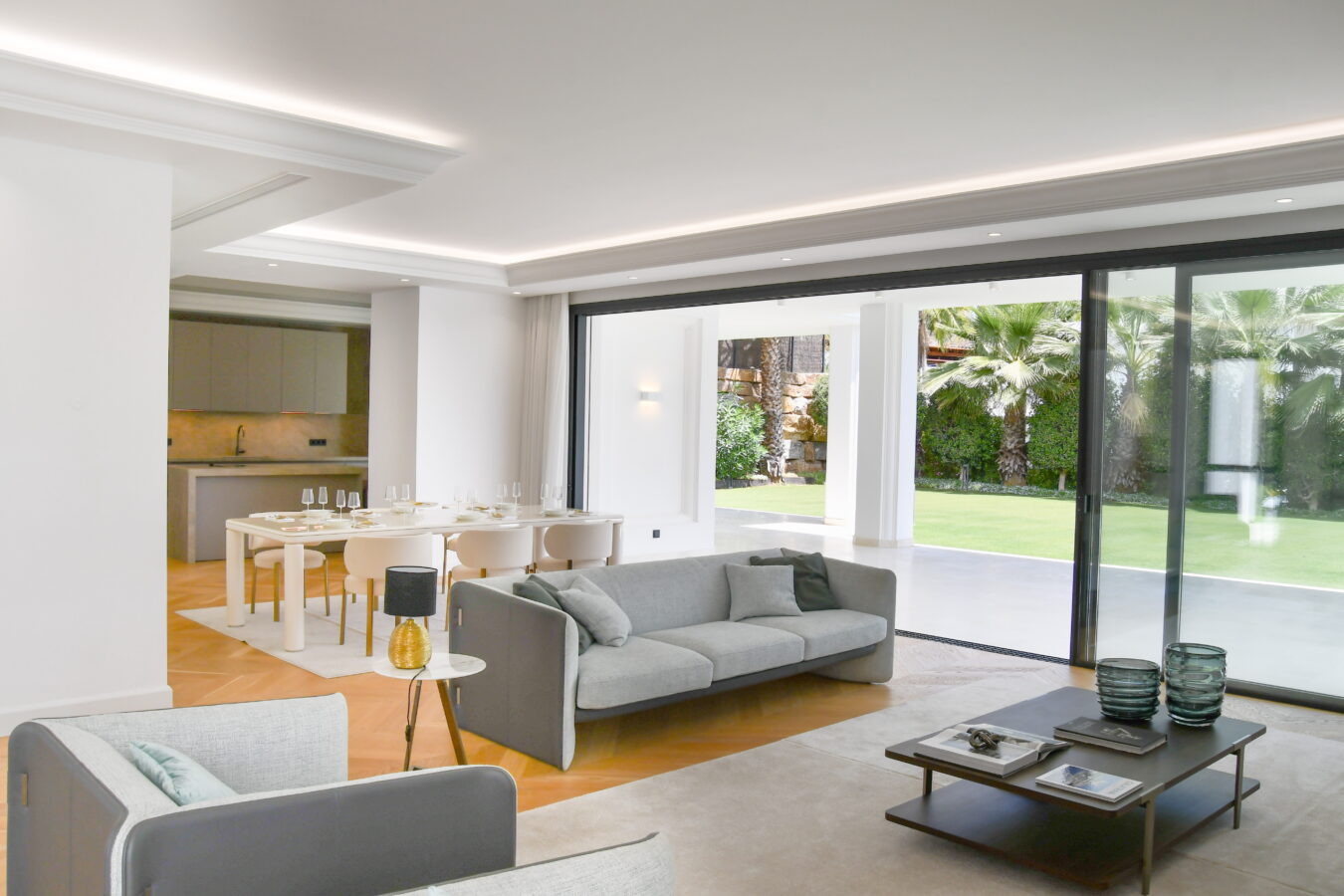 FOR SALE 🏡 Contemporary Six-Bedroom Villas with Saltwater Pools and Rooftop Gyms – Lomas de Marbella Club