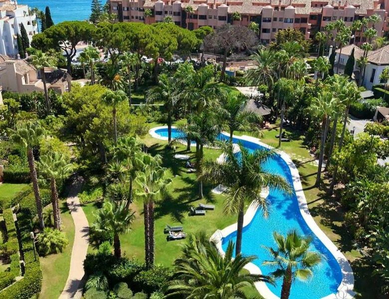 FOR SALE 🏡 Beachside Apartment near Mistral Beach – Las Mimosas, Puerto Banús, Marbella
