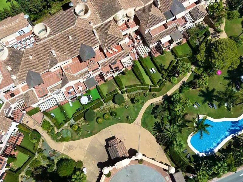 FOR SALE 🏡 Beachside Apartment near Mistral Beach – Las Mimosas, Puerto Banús, Marbella