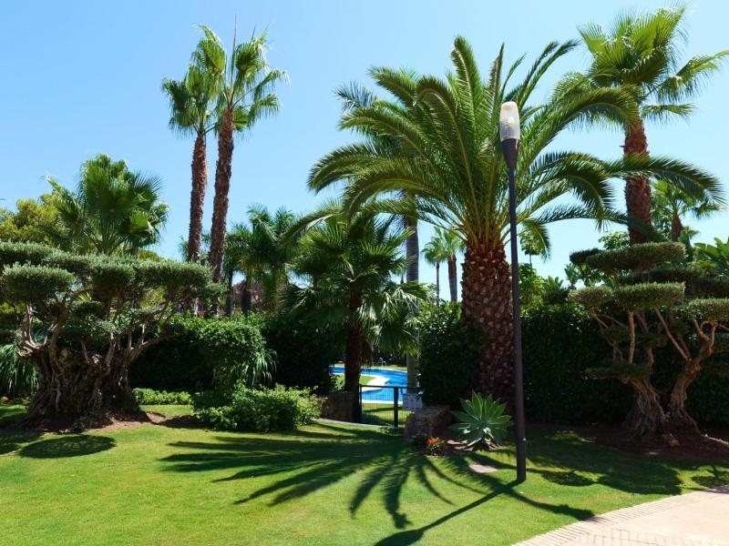 FOR SALE 🏡 Beachside Apartment near Mistral Beach – Las Mimosas, Puerto Banús, Marbella