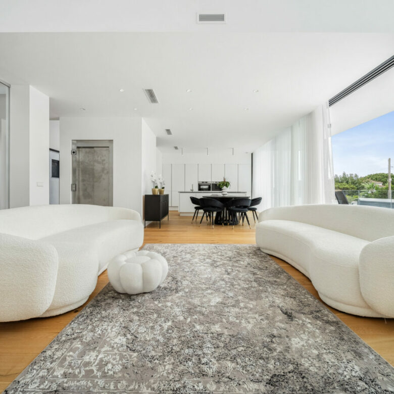 FOR SALE 🏡 Contemporary Beachside Villa with Rooftop Sea Views – Marbesa, Marbella