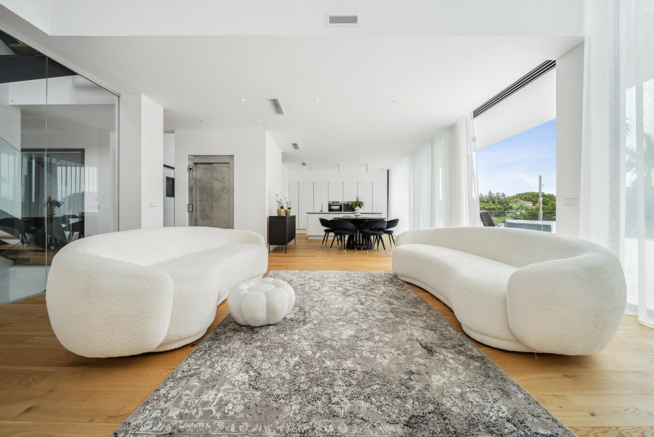 FOR SALE 🏡 Contemporary Beachside Villa with Rooftop Sea Views – Marbesa, Marbella