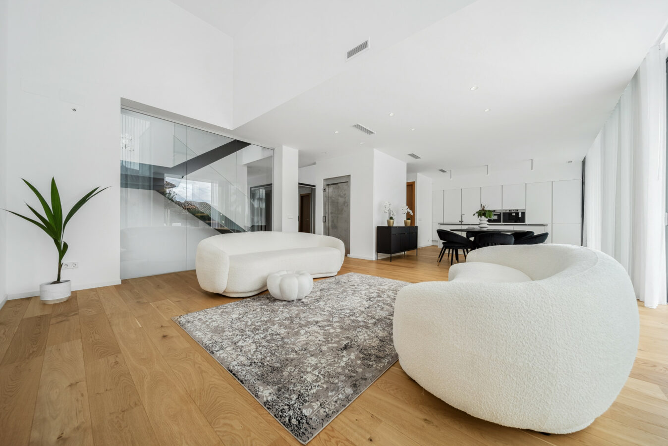 FOR SALE 🏡 Contemporary Beachside Villa with Rooftop Sea Views – Marbesa, Marbella