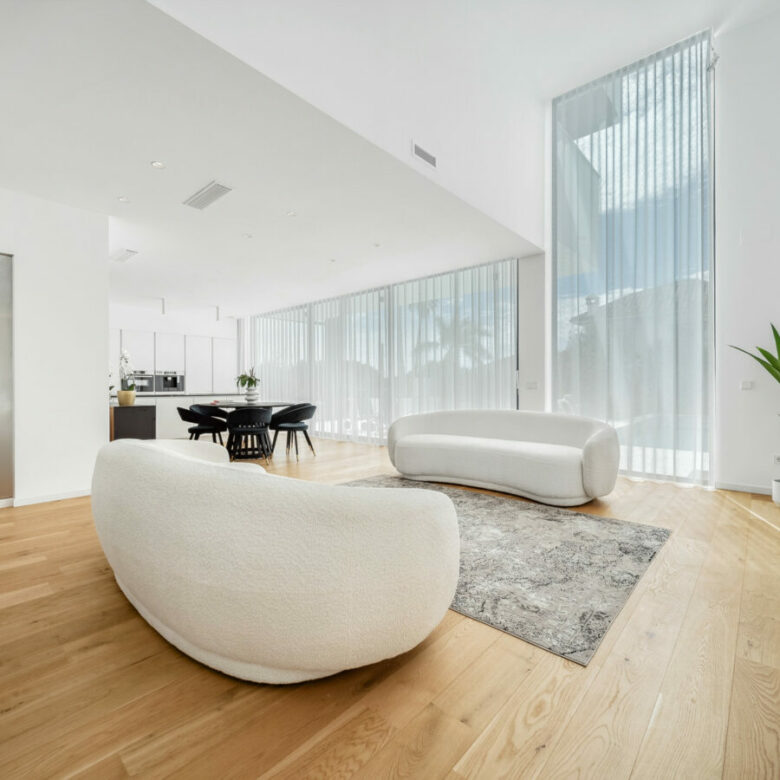 FOR SALE 🏡 Contemporary Beachside Villa with Rooftop Sea Views – Marbesa, Marbella