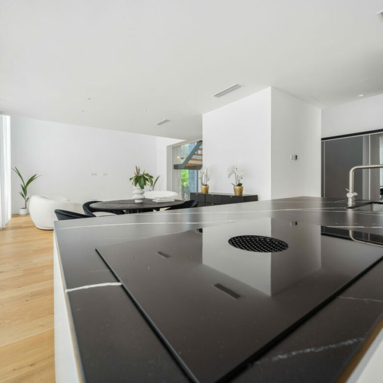 FOR SALE 🏡 Contemporary Beachside Villa with Rooftop Sea Views – Marbesa, Marbella