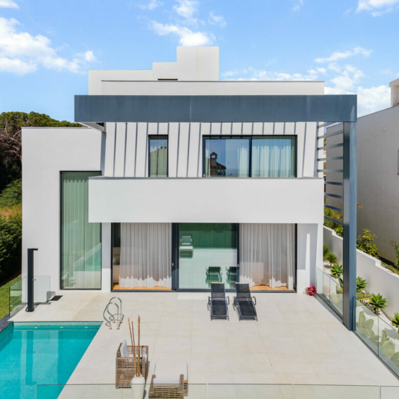 FOR SALE 🏡 Contemporary Beachside Villa with Rooftop Sea Views – Marbesa, Marbella