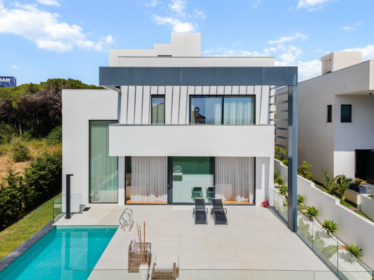 FOR SALE 🏡 Contemporary Beachside Villa with Rooftop Sea Views – Marbesa, Marbella