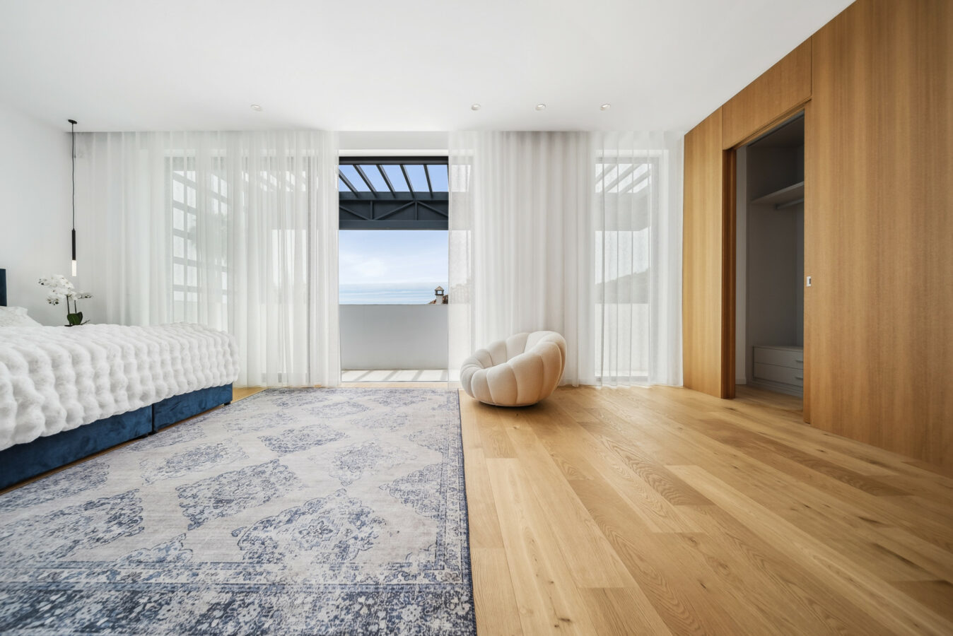 FOR SALE 🏡 Contemporary Beachside Villa with Rooftop Sea Views – Marbesa, Marbella