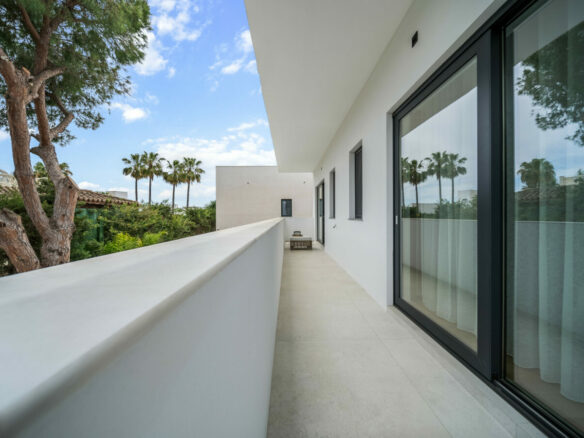FOR SALE 🏡 Contemporary Beachside Villa with Rooftop Sea Views – Marbesa, Marbella