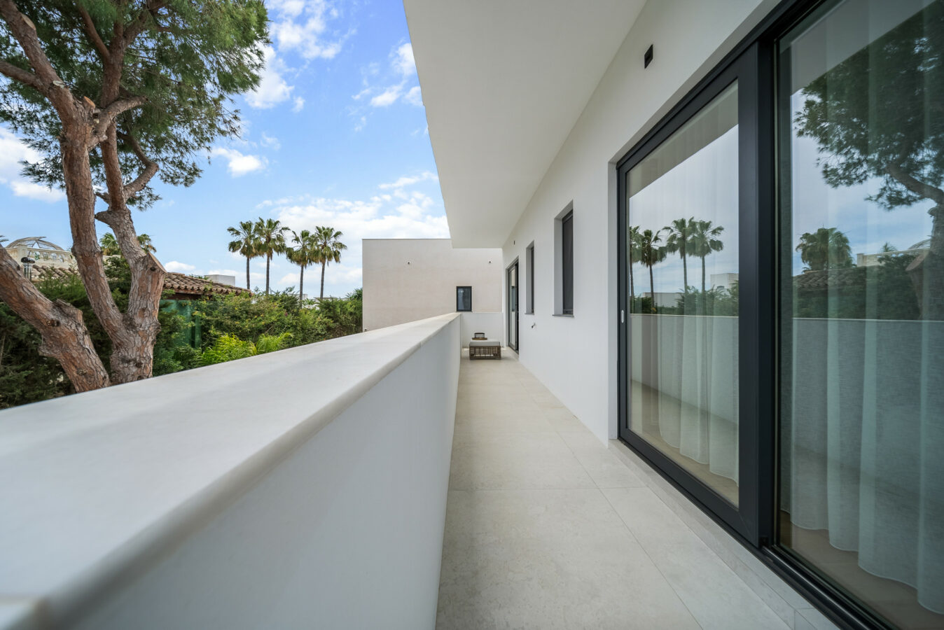 FOR SALE 🏡 Contemporary Beachside Villa with Rooftop Sea Views – Marbesa, Marbella