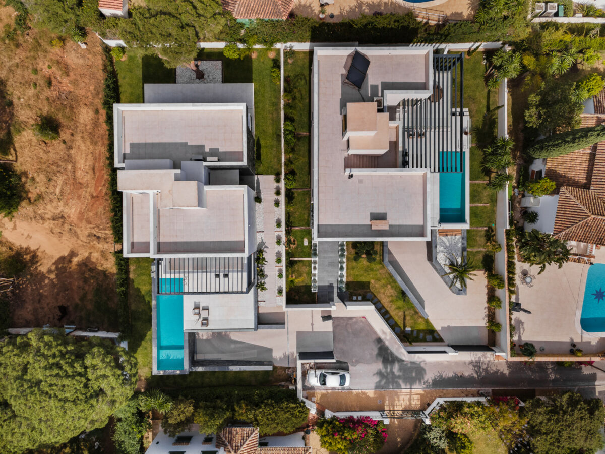 FOR SALE 🏡 Contemporary Beachside Villa with Rooftop Sea Views – Marbesa, Marbella