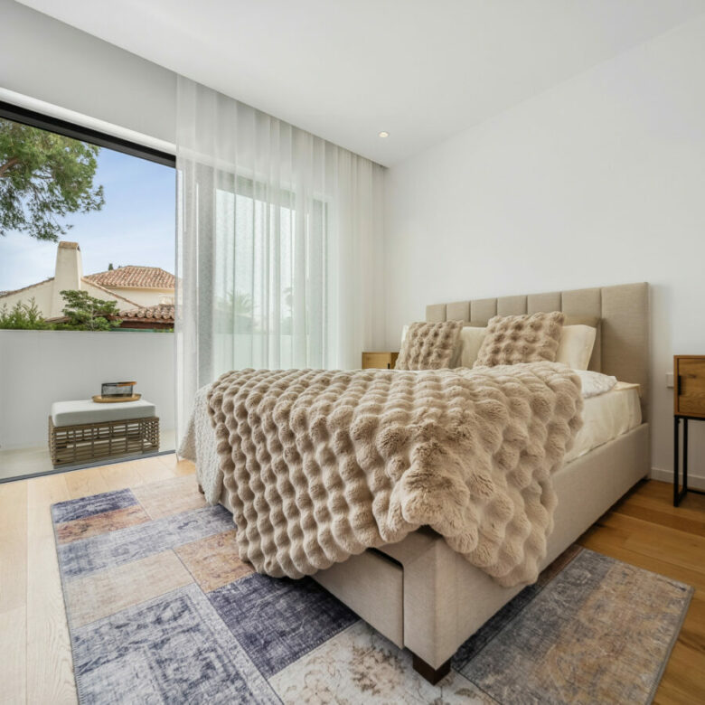 FOR SALE 🏡 Contemporary Beachside Villa with Rooftop Sea Views – Marbesa, Marbella