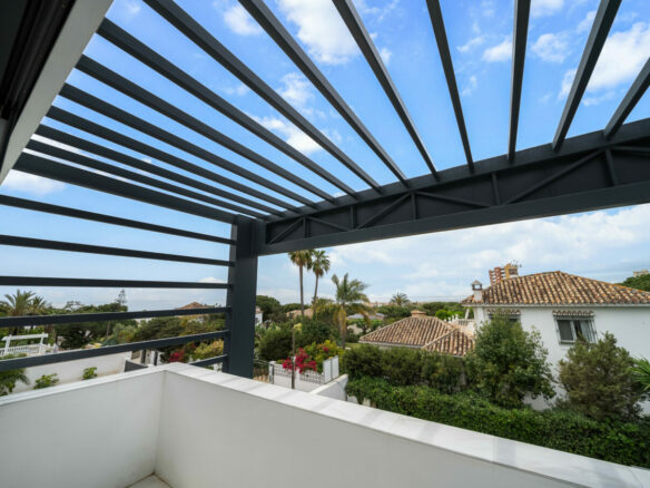 FOR SALE 🏡 Contemporary Beachside Villa with Rooftop Sea Views – Marbesa, Marbella