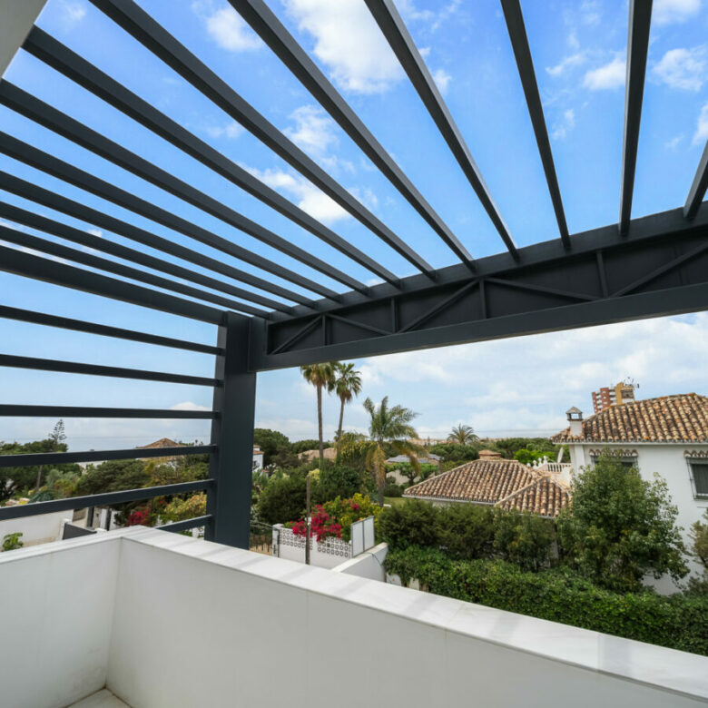FOR SALE 🏡 Contemporary Beachside Villa with Rooftop Sea Views – Marbesa, Marbella