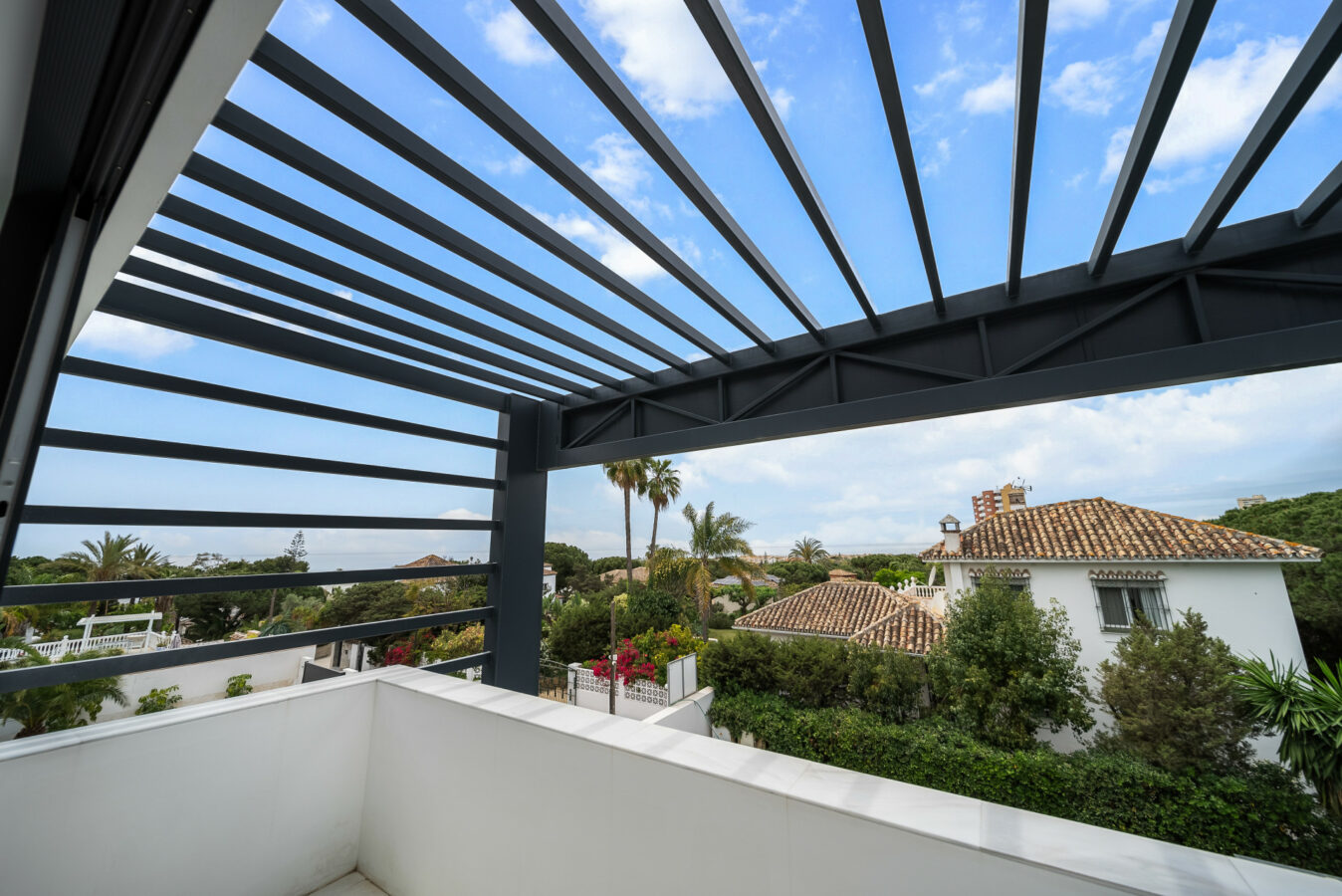 FOR SALE 🏡 Contemporary Beachside Villa with Rooftop Sea Views – Marbesa, Marbella