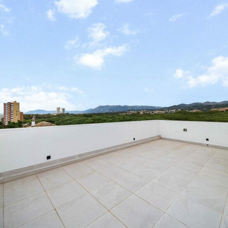 FOR SALE 🏡 Contemporary Beachside Villa with Rooftop Sea Views – Marbesa, Marbella