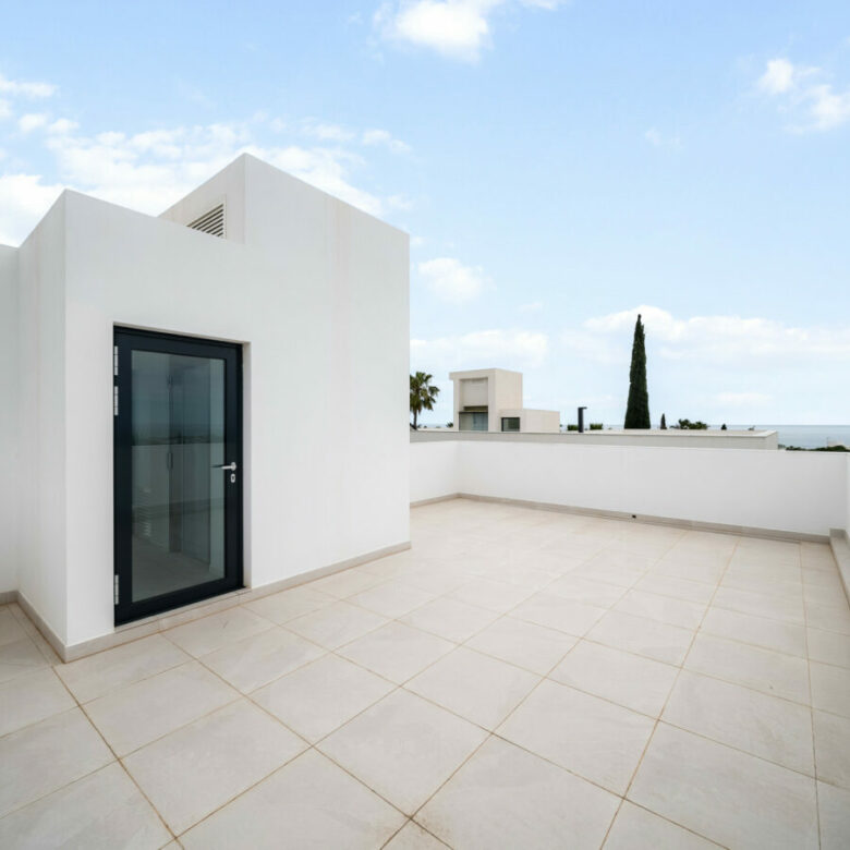 FOR SALE 🏡 Contemporary Beachside Villa with Rooftop Sea Views – Marbesa, Marbella