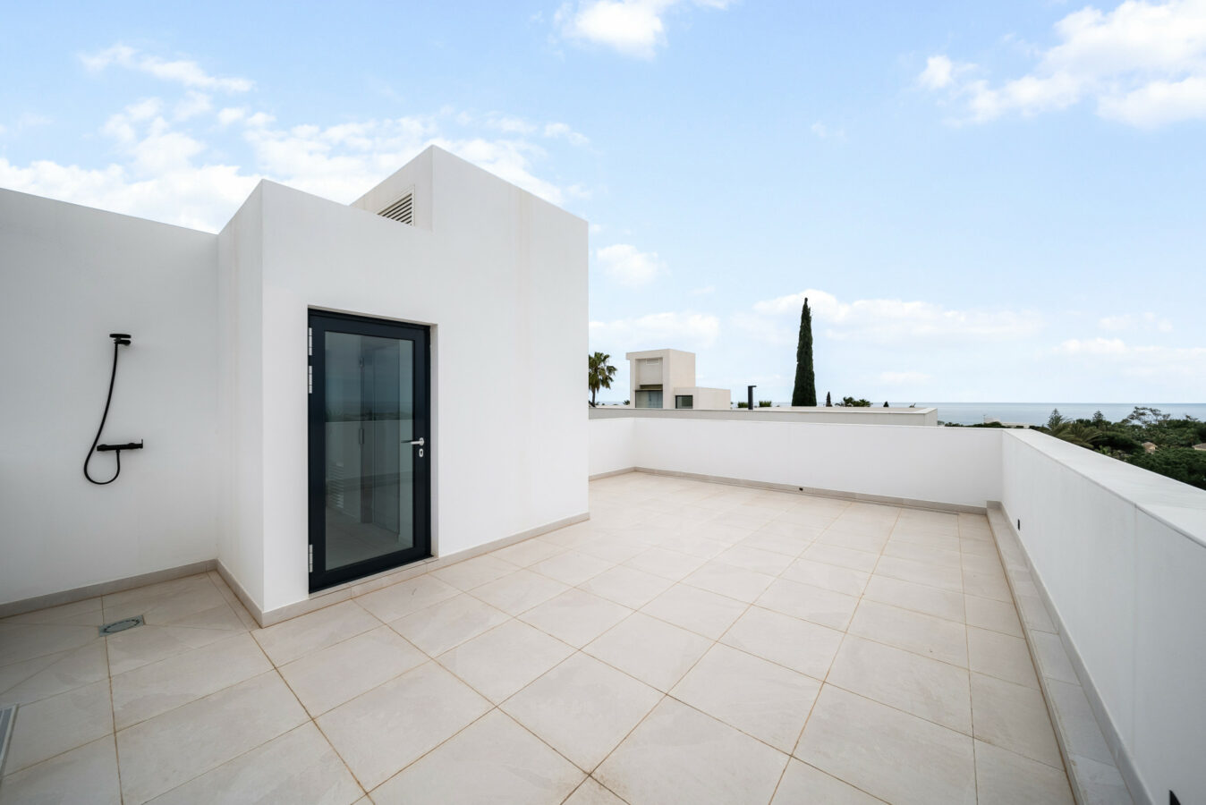 FOR SALE 🏡 Contemporary Beachside Villa with Rooftop Sea Views – Marbesa, Marbella