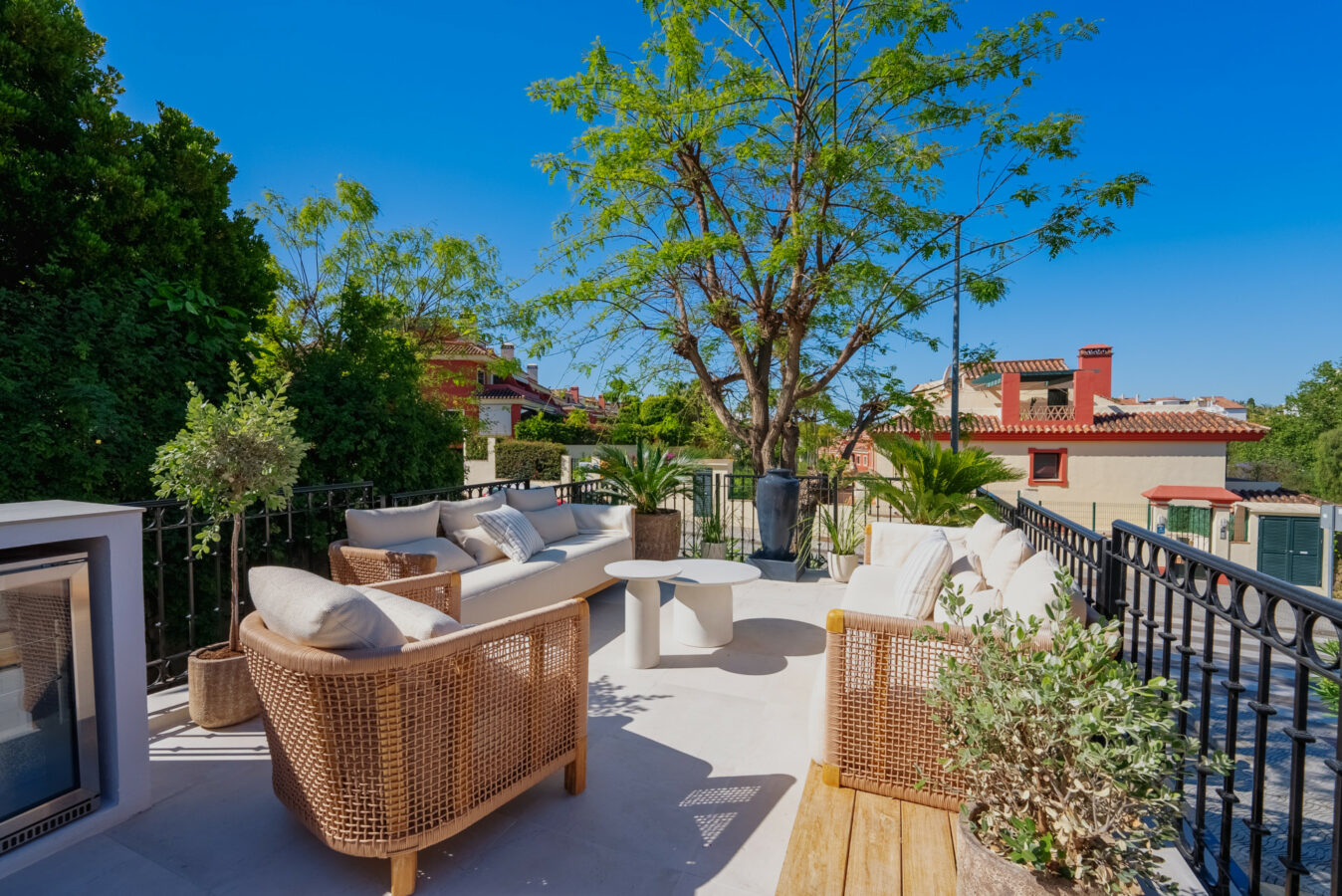 FOR SALE 🏡 Contemporary Golden Mile Residence with Sea Views, Private Cinema & Rooftop Jacuzzi – Golden Mile, Marbella