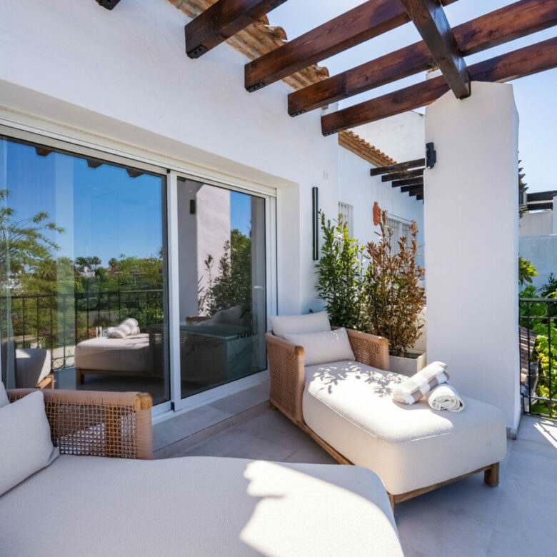 FOR SALE 🏡 Contemporary Golden Mile Residence with Sea Views, Private Cinema & Rooftop Jacuzzi – Golden Mile, Marbella
