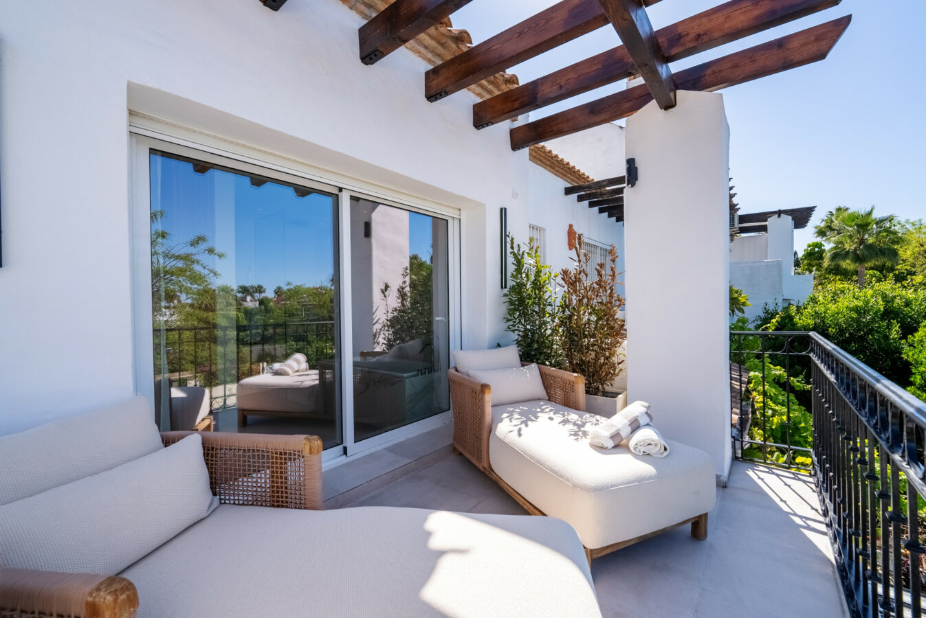 FOR SALE 🏡 Contemporary Golden Mile Residence with Sea Views, Private Cinema & Rooftop Jacuzzi – Golden Mile, Marbella