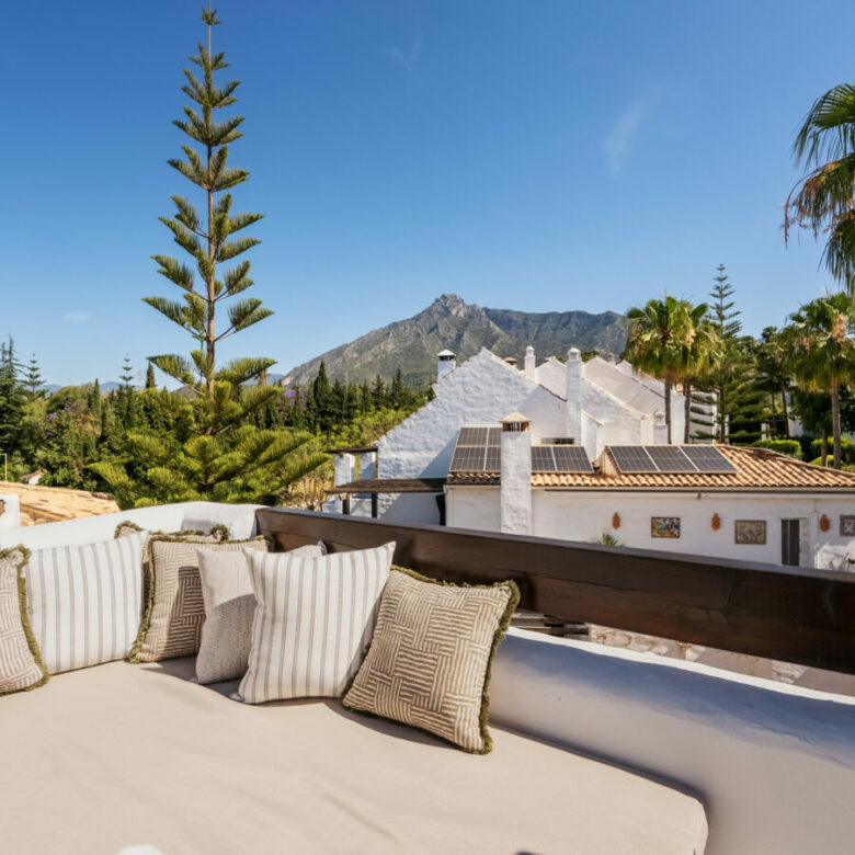 FOR SALE 🏡 Contemporary Golden Mile Residence with Sea Views, Private Cinema & Rooftop Jacuzzi – Golden Mile, Marbella