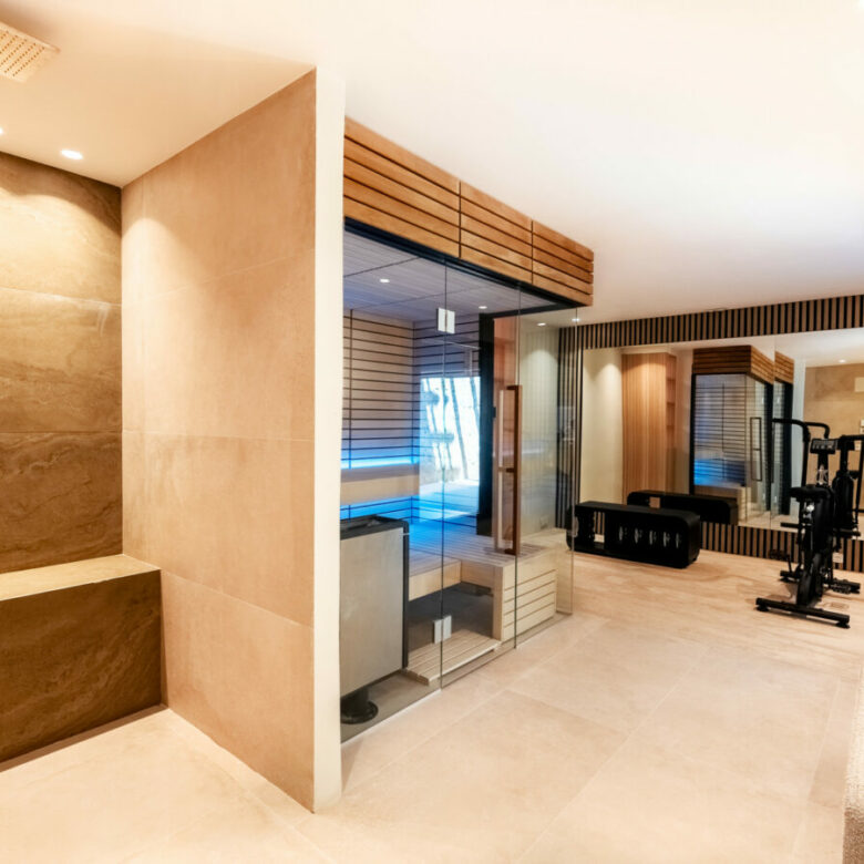 FOR SALE 🏡 Contemporary Golden Mile Residence with Sea Views, Private Cinema & Rooftop Jacuzzi – Golden Mile, Marbella