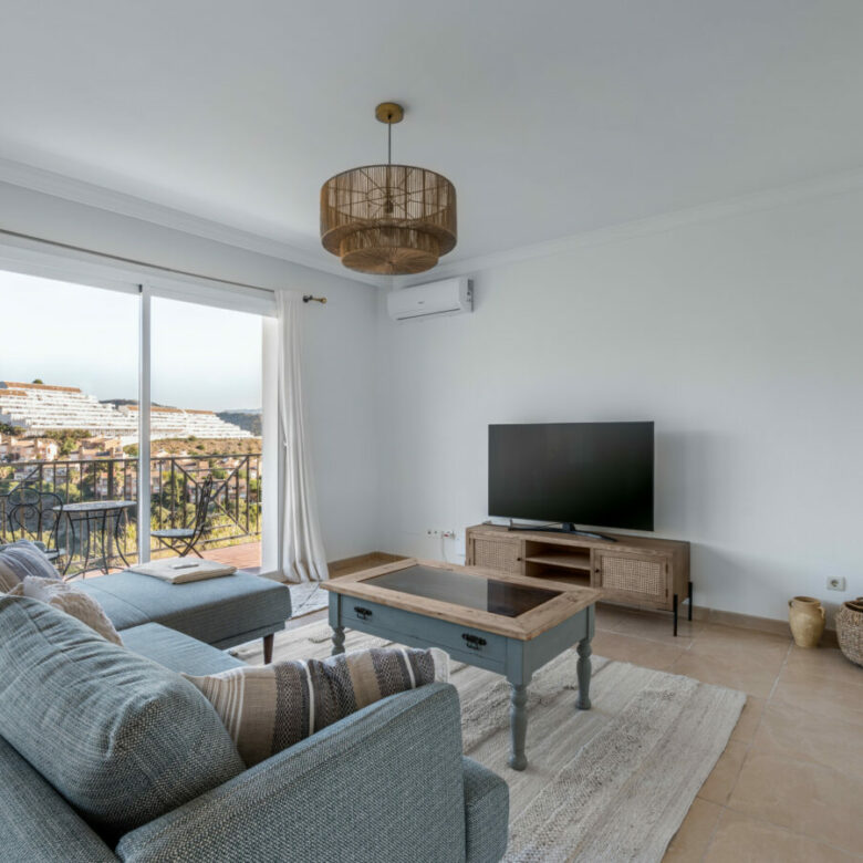 FOR SALE 🏡 Tranquil Three-Level Retreat with Pool and Sea Views – Estepona