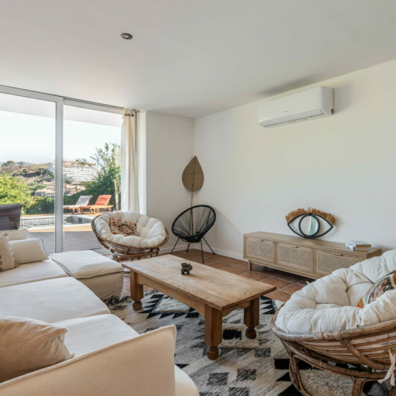 FOR SALE 🏡 Tranquil Three-Level Retreat with Pool and Sea Views – Estepona
