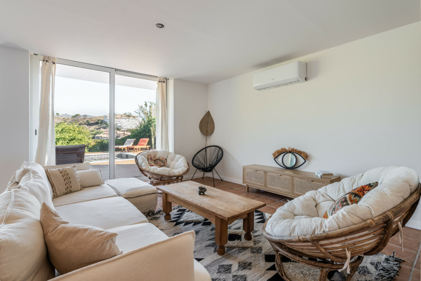 FOR SALE 🏡 Tranquil Three-Level Retreat with Pool and Sea Views – Estepona