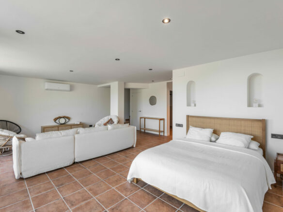 FOR SALE 🏡 Tranquil Three-Level Retreat with Pool and Sea Views – Estepona