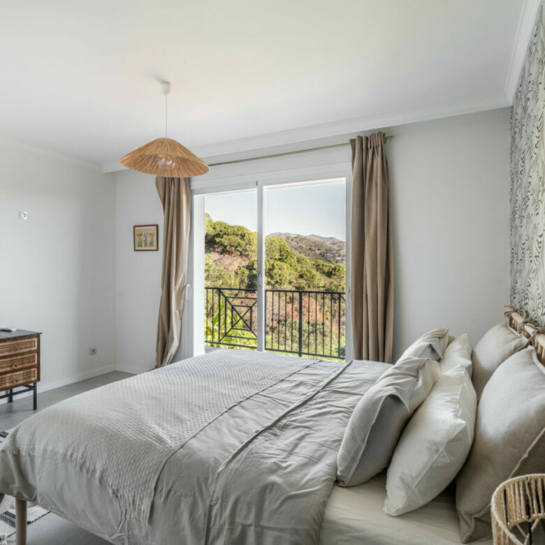 FOR SALE 🏡 Tranquil Three-Level Retreat with Pool and Sea Views – Estepona
