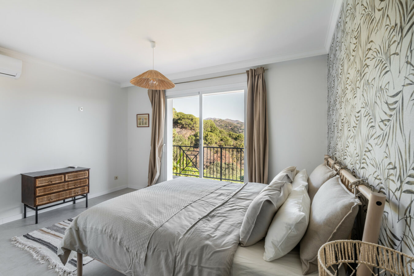 FOR SALE 🏡 Tranquil Three-Level Retreat with Pool and Sea Views – Estepona