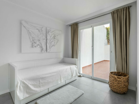 FOR SALE 🏡 Tranquil Three-Level Retreat with Pool and Sea Views – Estepona