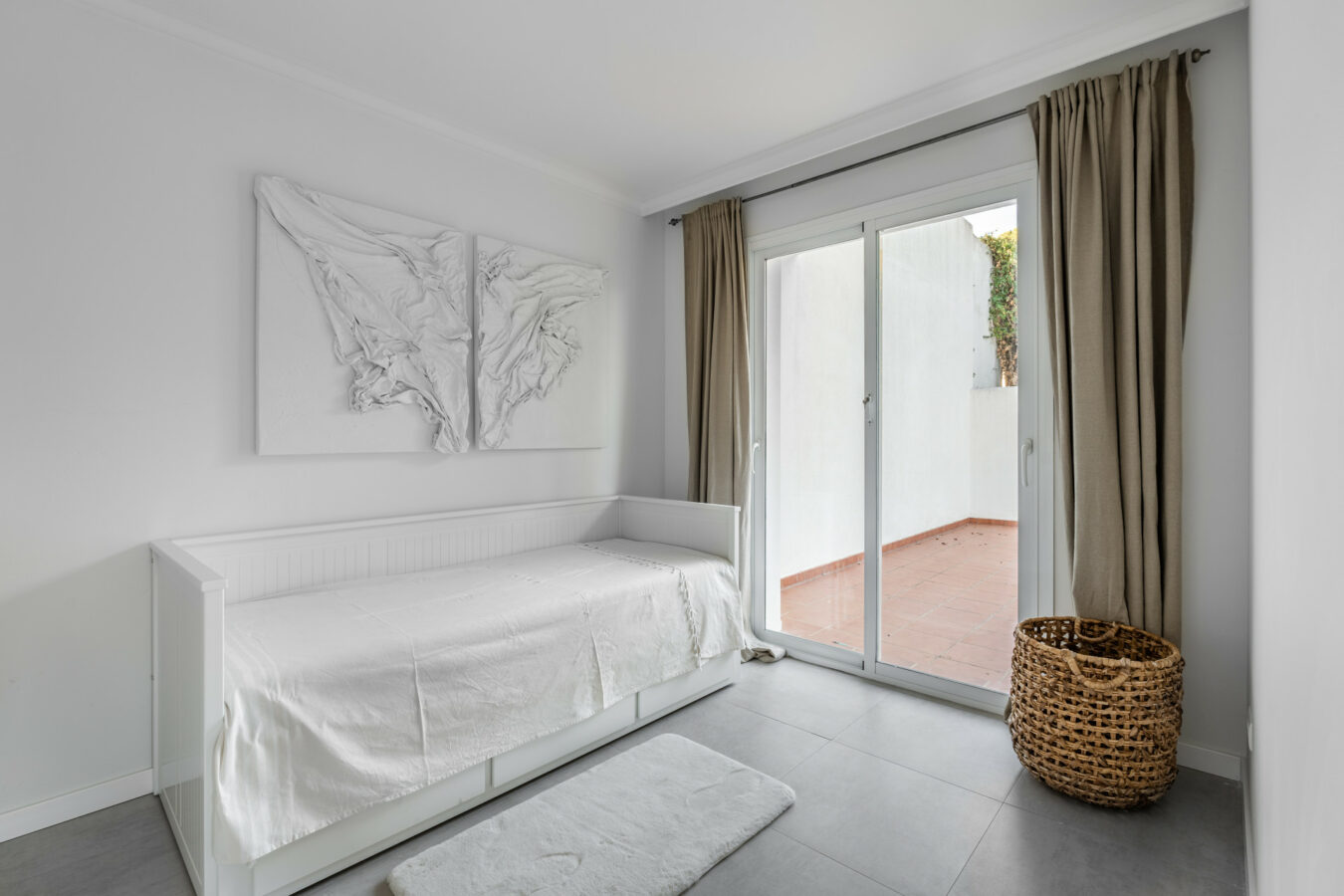 FOR SALE 🏡 Tranquil Three-Level Retreat with Pool and Sea Views – Estepona