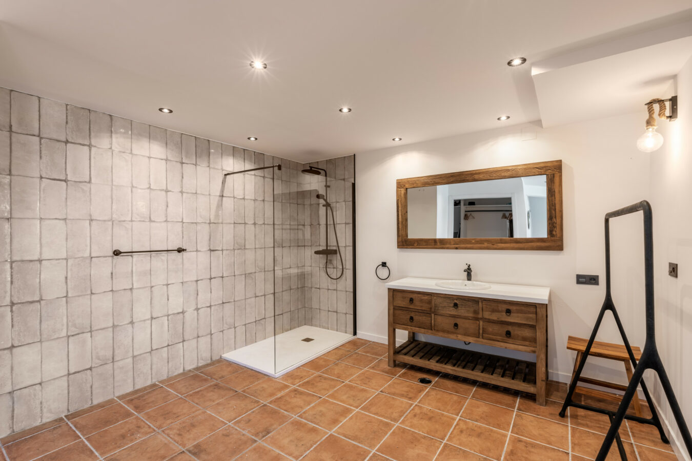 FOR SALE 🏡 Tranquil Three-Level Retreat with Pool and Sea Views – Estepona